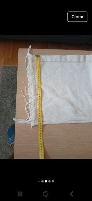 Vaqueros Bershka beige flecos