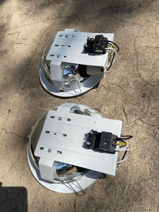 2 faretti da incasso a soffitto bianchi