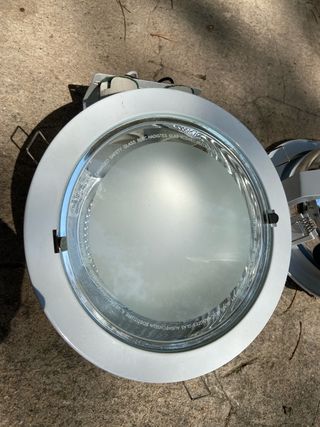 2 faretti da incasso a soffitto bianchi