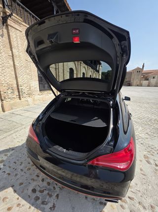 Mercedes-Benz CLA 200 AMG