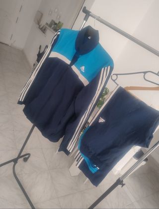 Chándal Adidas azul y blanco