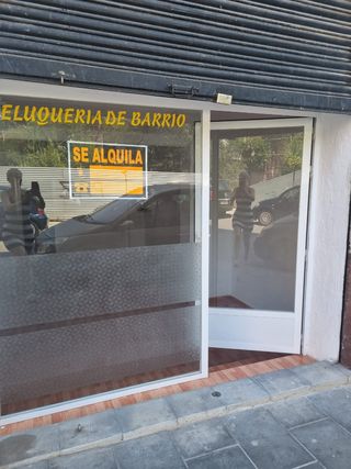 Se alquila con licencia de peluquería