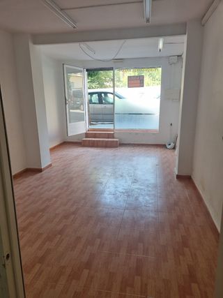 Se alquila con licencia de peluquería