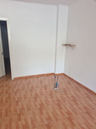 Se alquila con licencia de peluquería