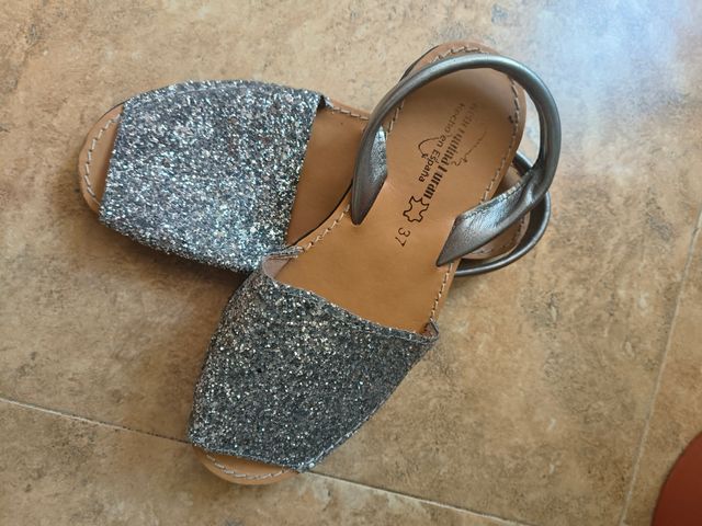 Menorquinas plata purpurina nº37 de segunda mano por 10 EUR en