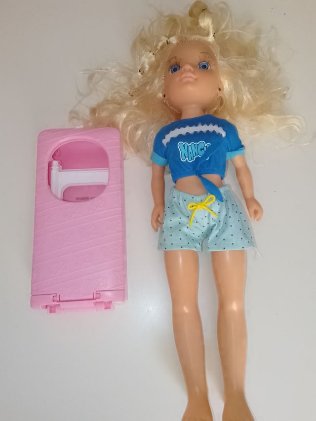 Muñeca Nancy con maleta