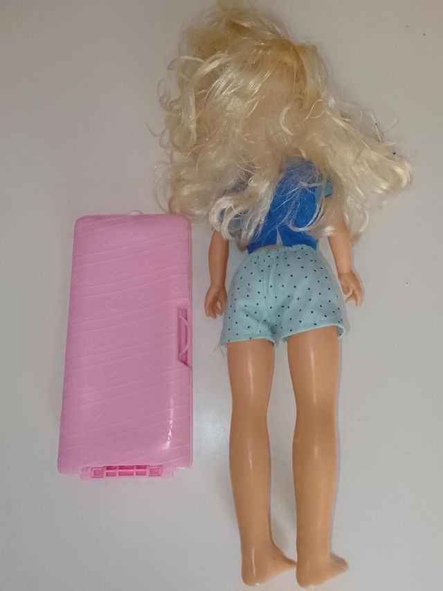 Muñeca Nancy con maleta