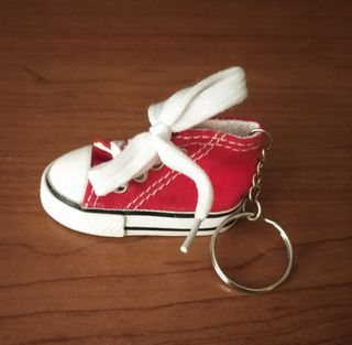 Llavero zapatilla roja