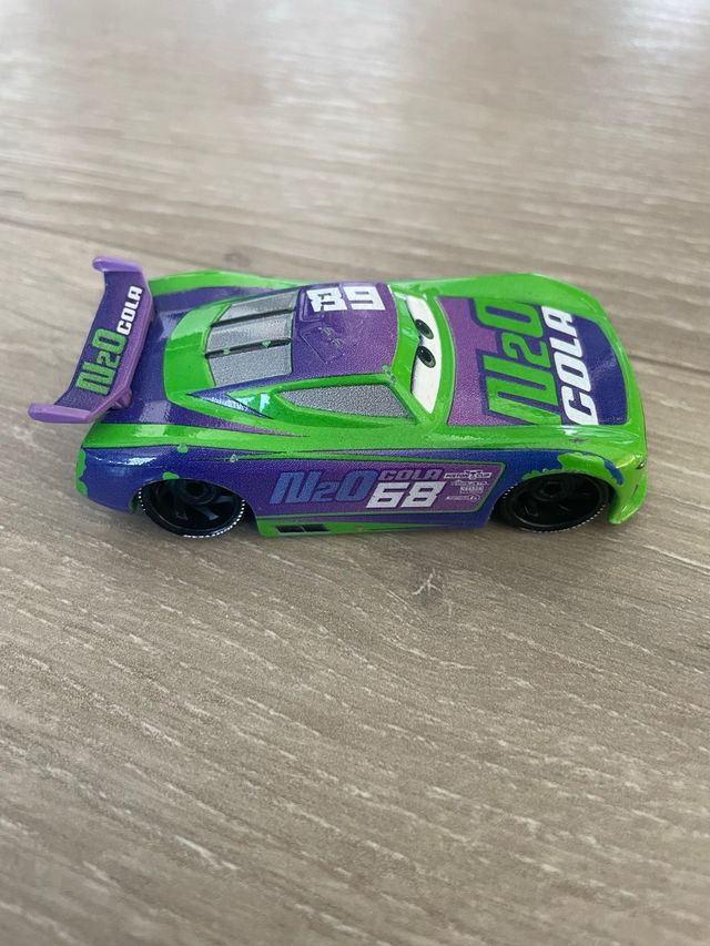 cada coche Cars Pixar  €1
o los 5 por 4,5