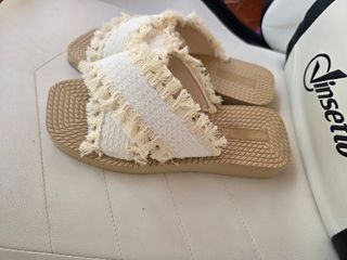 Sandalias planas beige talla 37