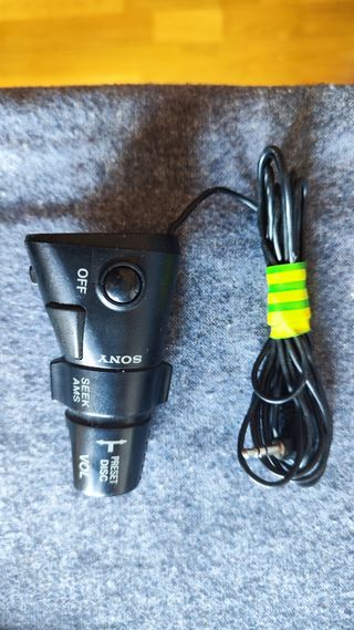 Mando radio CD para coche.