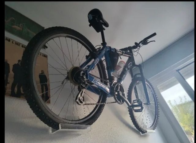 SOPORTES DE PARED PARA BICICLETAS. trek scott bh