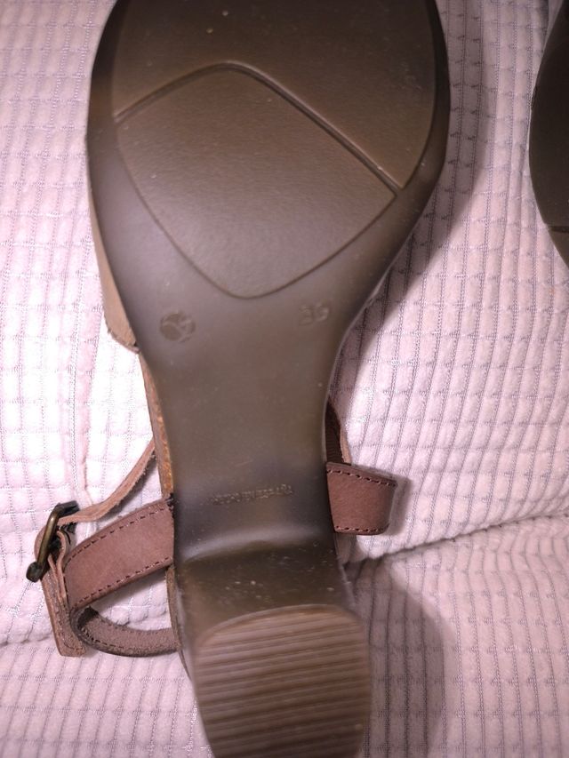 Sandalias de Piel Marrón, a estrenar. Tacón 8cm.