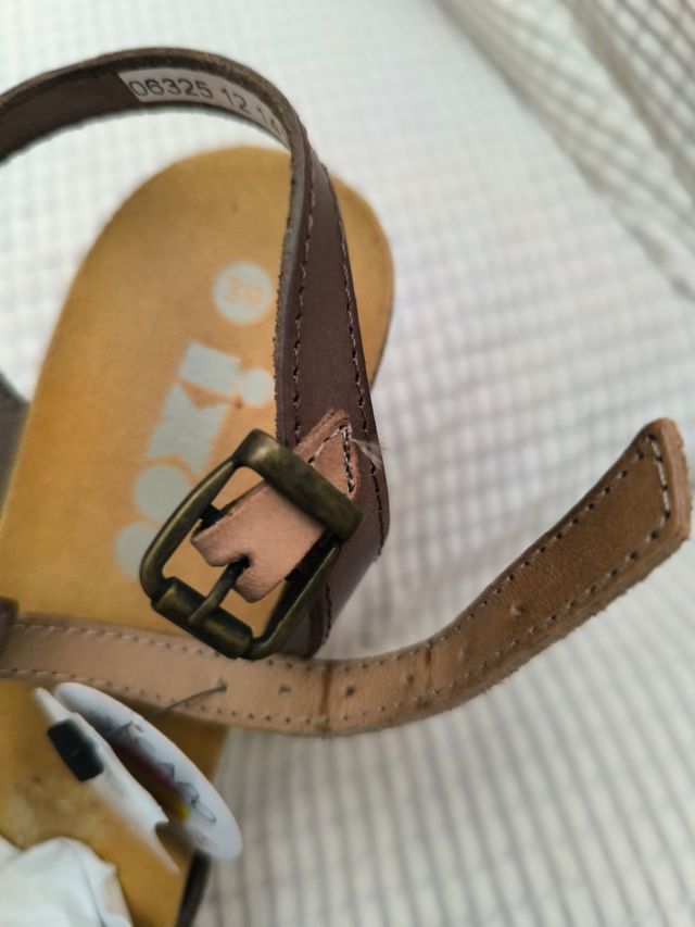 Sandalias de Piel Marrón, a estrenar. Tacón 8cm.