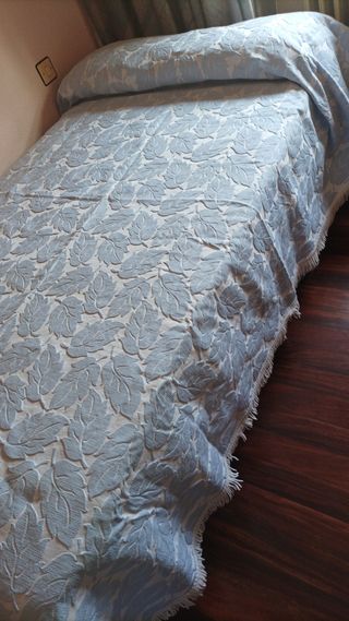 Colcha vintage hojas - azul y blanco