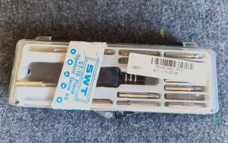 Destornillador + 15 puntas.