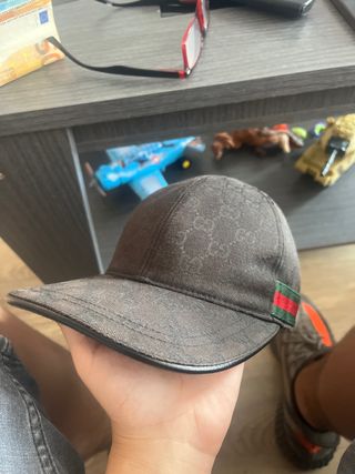 Gorra Gucci negra y roja año 2019