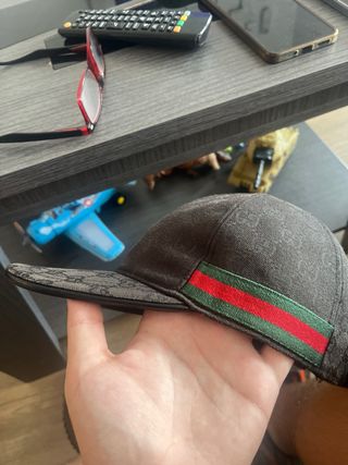 Gorra Gucci negra y roja año 2019