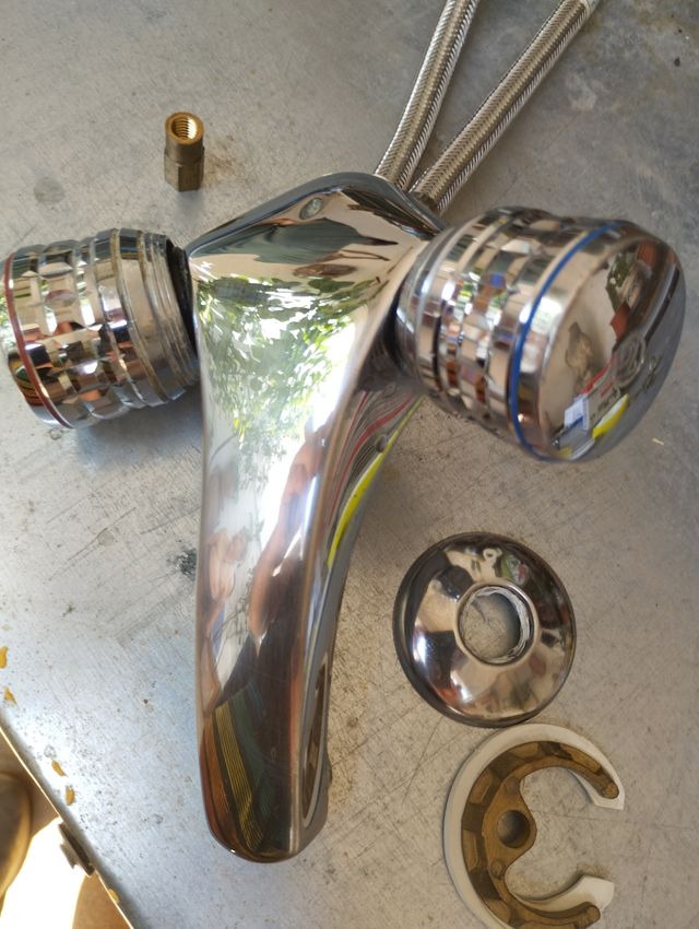 Grifo lavabo metálico plateado