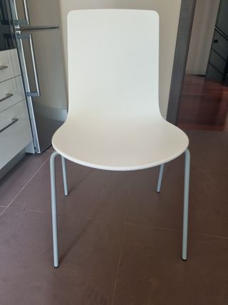 Silla blanca y gris - Cocina