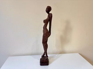 Escultura artesanal africana