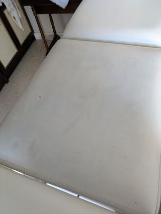 Camilla estetica blanca - piel sintética