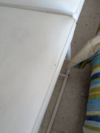 Camilla estetica blanca - piel sintética