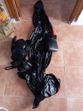 Saco boxeo agua + guantes boxeo