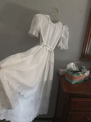 Vestido comunión niña blanco.hecho a mano  bordado