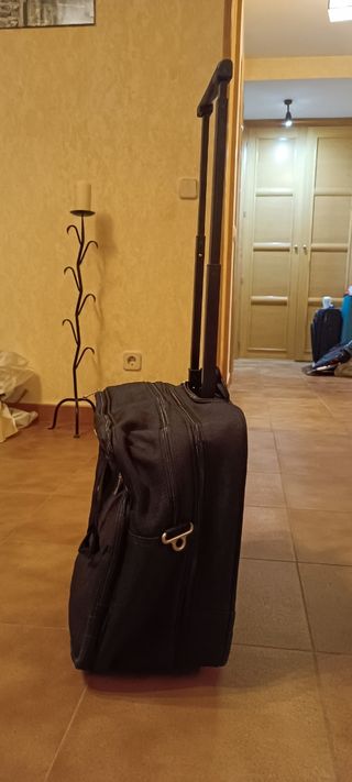 Maletín ejecutivo negro con ruedas