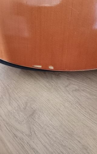 Guitarra clásica Raimundo con cejilla,afinador..