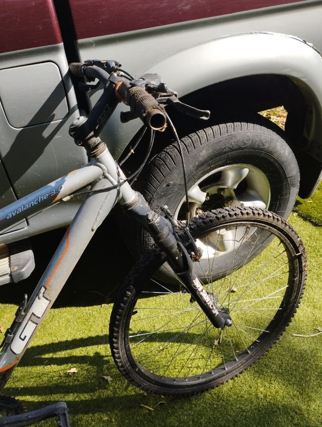 Bicicleta GT Avalanche 2.0 en buen estado 