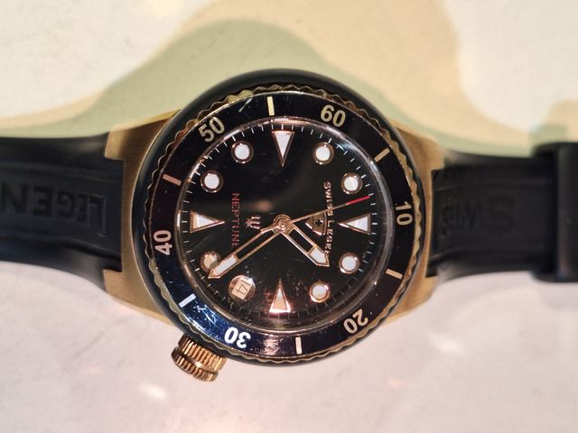 Reloj Swiss Legend Neptune acero oro