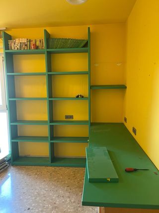 Cama infantil con perchero y cajonera muy grande