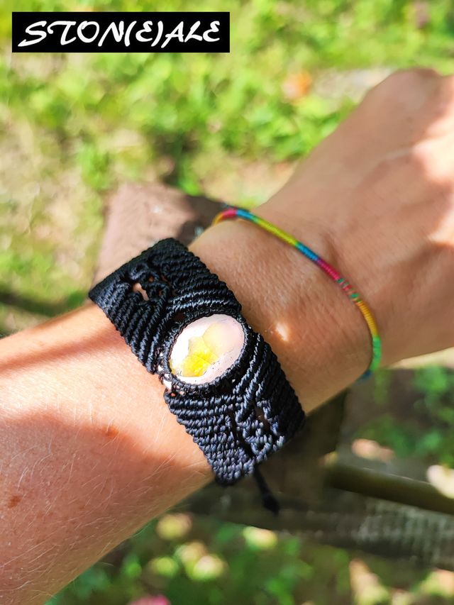 Bracciale in macrame con opale di fuoco