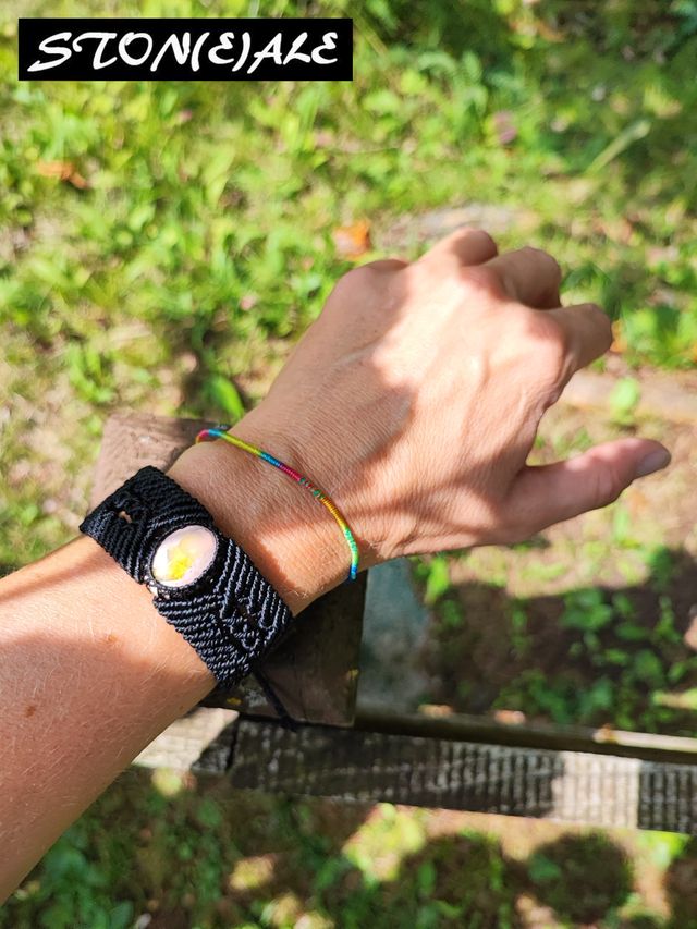 Bracciale in macrame con opale di fuoco