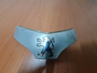 Embellecedor frontal Peugeot Tweet
