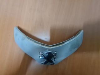 Embellecedor frontal Peugeot Tweet