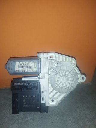 MOTOR ELEVALUNAS DELANTERO DERECHA VAG  1K0959792H