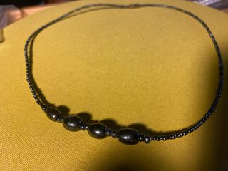 Collar negro con cuentas