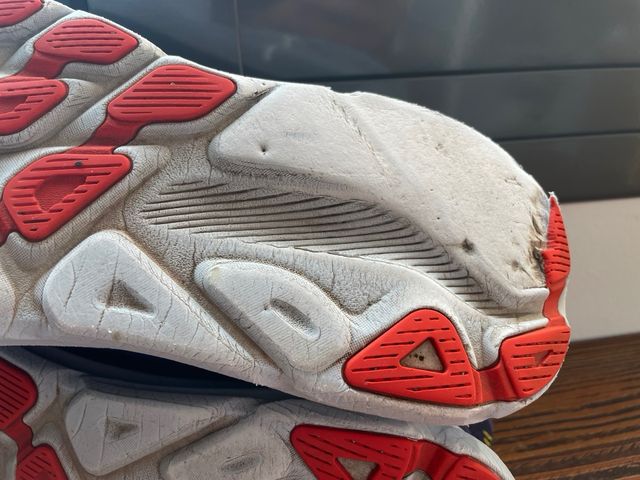 Hoka Clifton 9 – 44⅔ EU – buenos desgaste suela