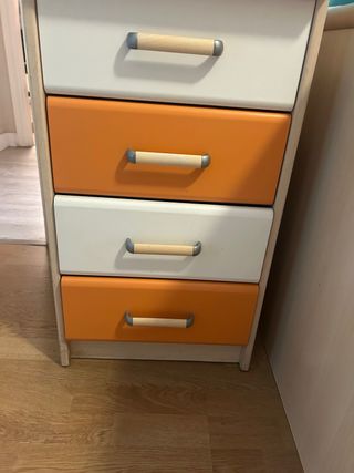 Cajonera infantil naranja y blanca