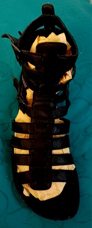 Sandalia romana negra, talla 41