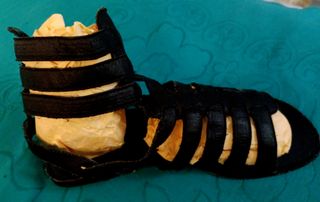 Sandalia romana negra, talla 41