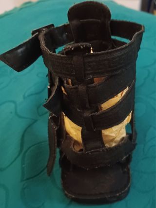 Sandalia romana negra, talla 41