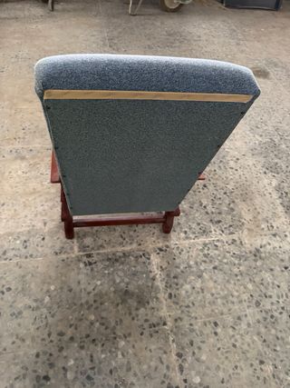 Sillón mecedora azul madera