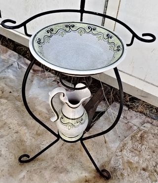 Antiguo lavabo con espejo