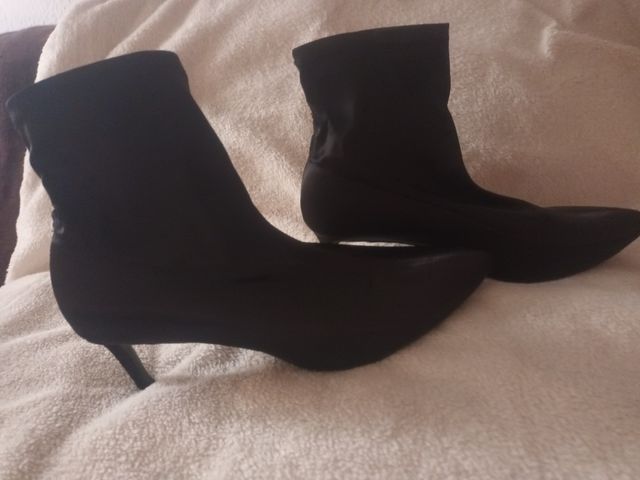 Botines negros tacón fino de 6'5cm