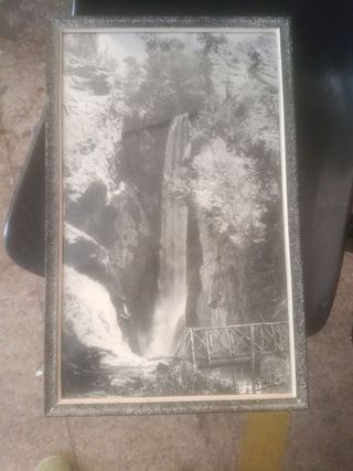 Cuadro antiguo con cascada
