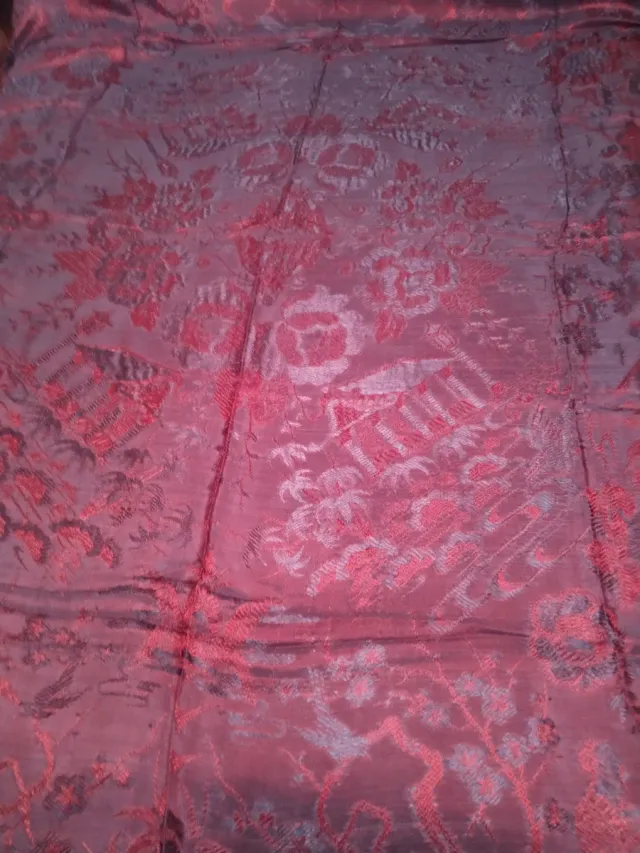 Colcha antigua de seda